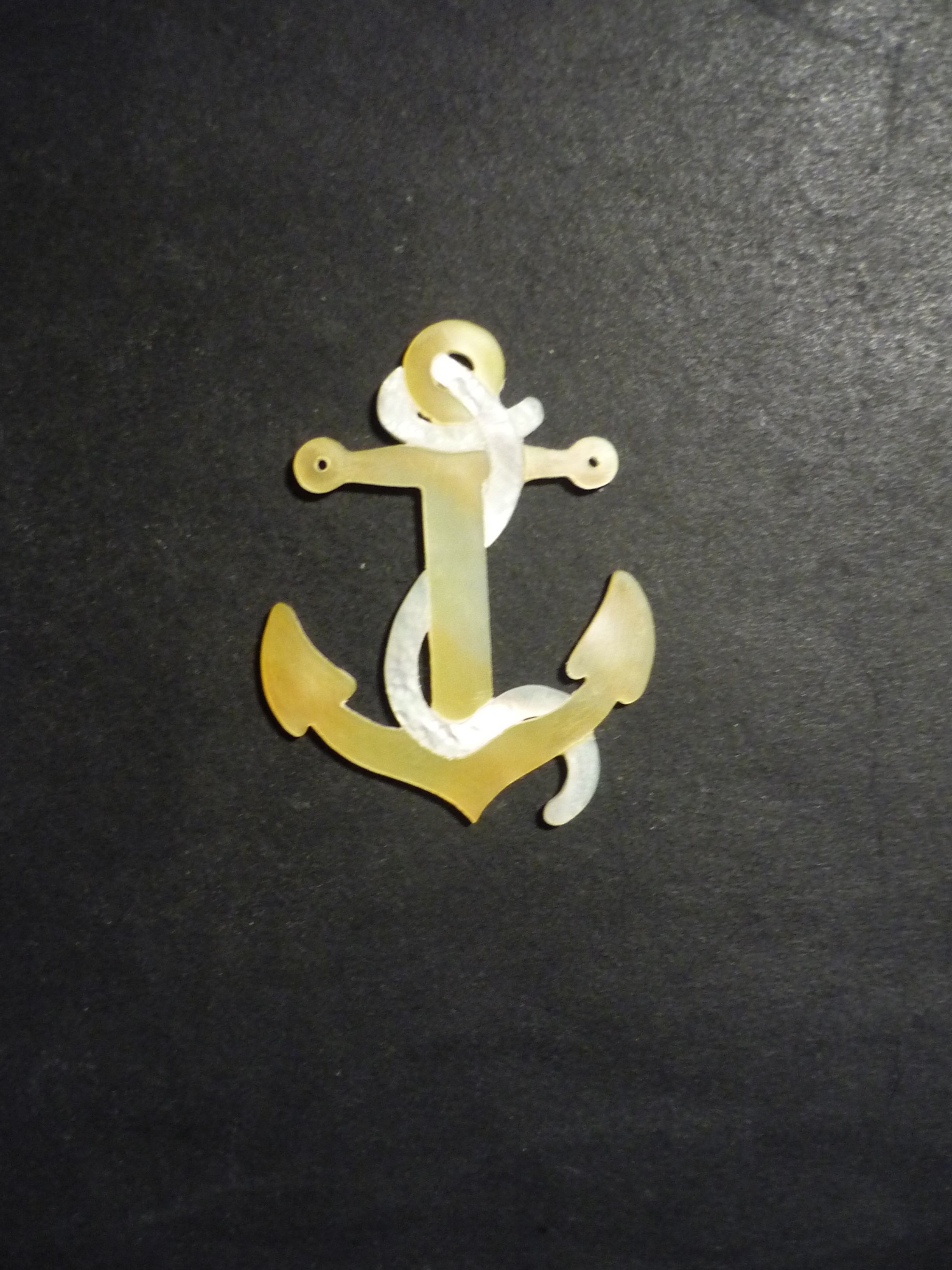 Banjo Motif in Gold & White MOP
